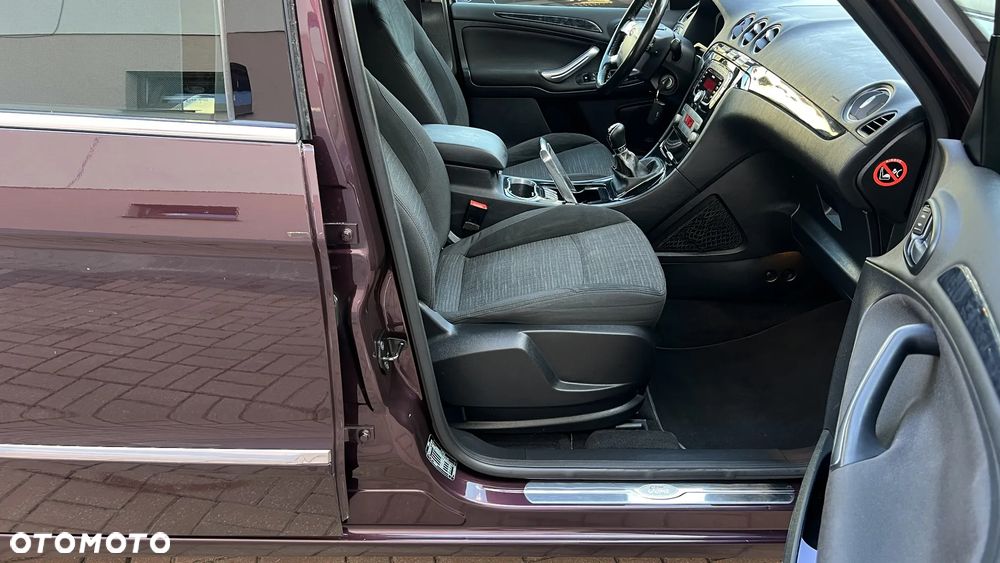 Ford Galaxy 2.0 Ghia - 24