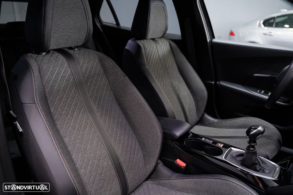 Peugeot 2008 PureTech 100 Allure - 24