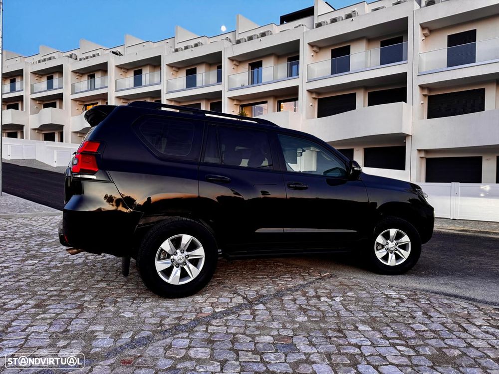 Toyota Land Cruiser 2.8 D-4D Auto Executive - 5