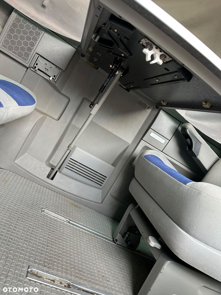 Volkswagen Multivan - 22
