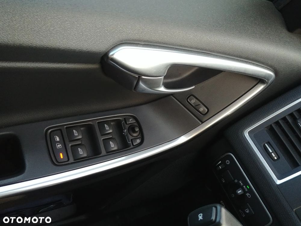 Volvo XC 60 D5 AWD Summum - 4