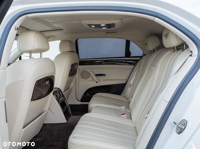 Bentley Flying Spur - 25
