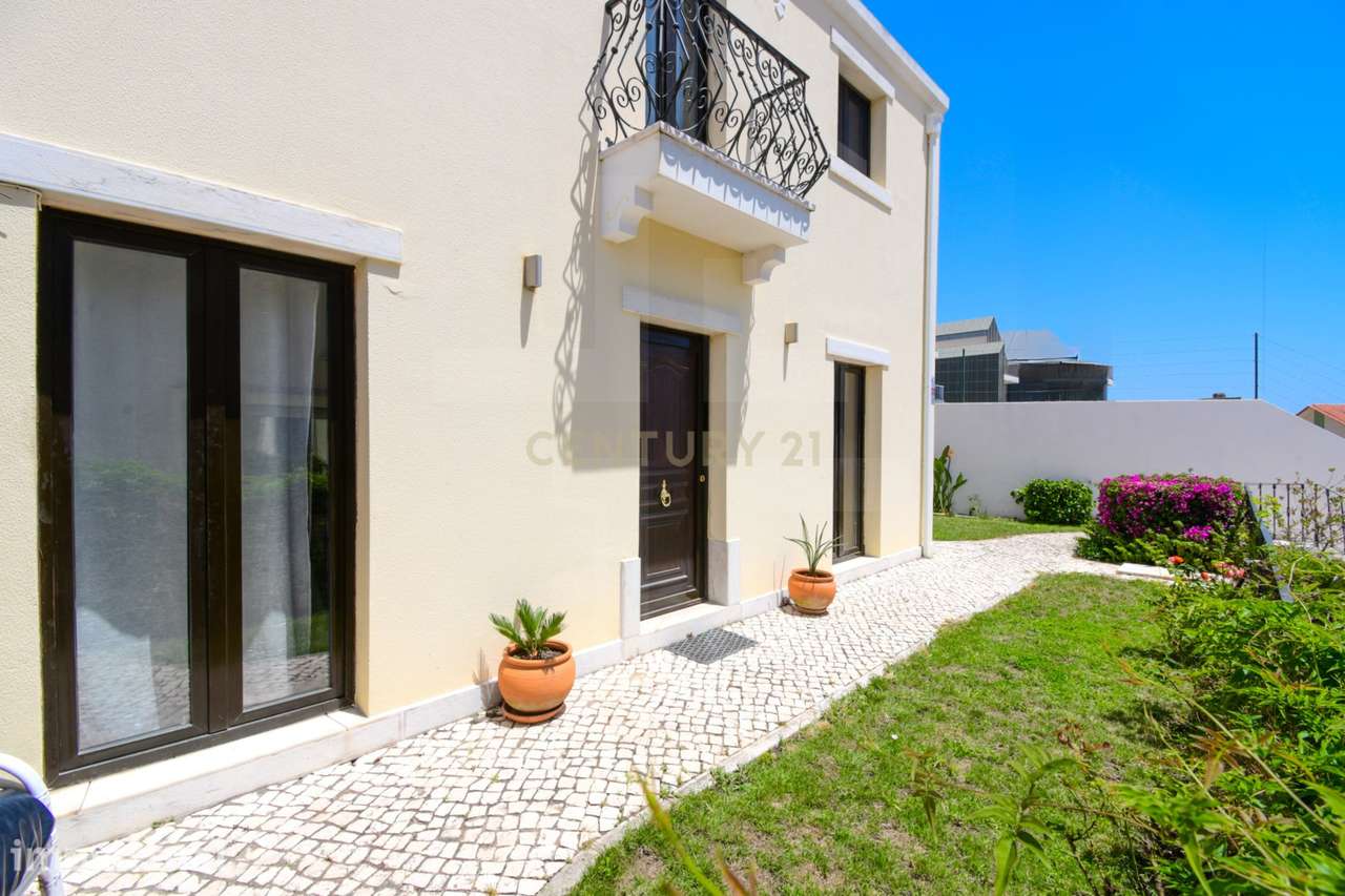 Moradia T2 com Jardim e Alpendre Exclusivos | São Pedro do Estoril - Grande imagem: 2/46