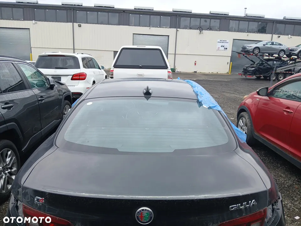 Alfa Romeo Giulia - 25