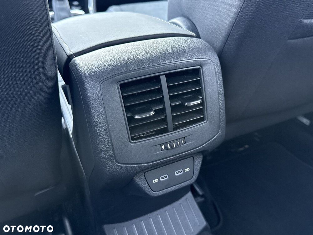 Volkswagen T-Roc - 36