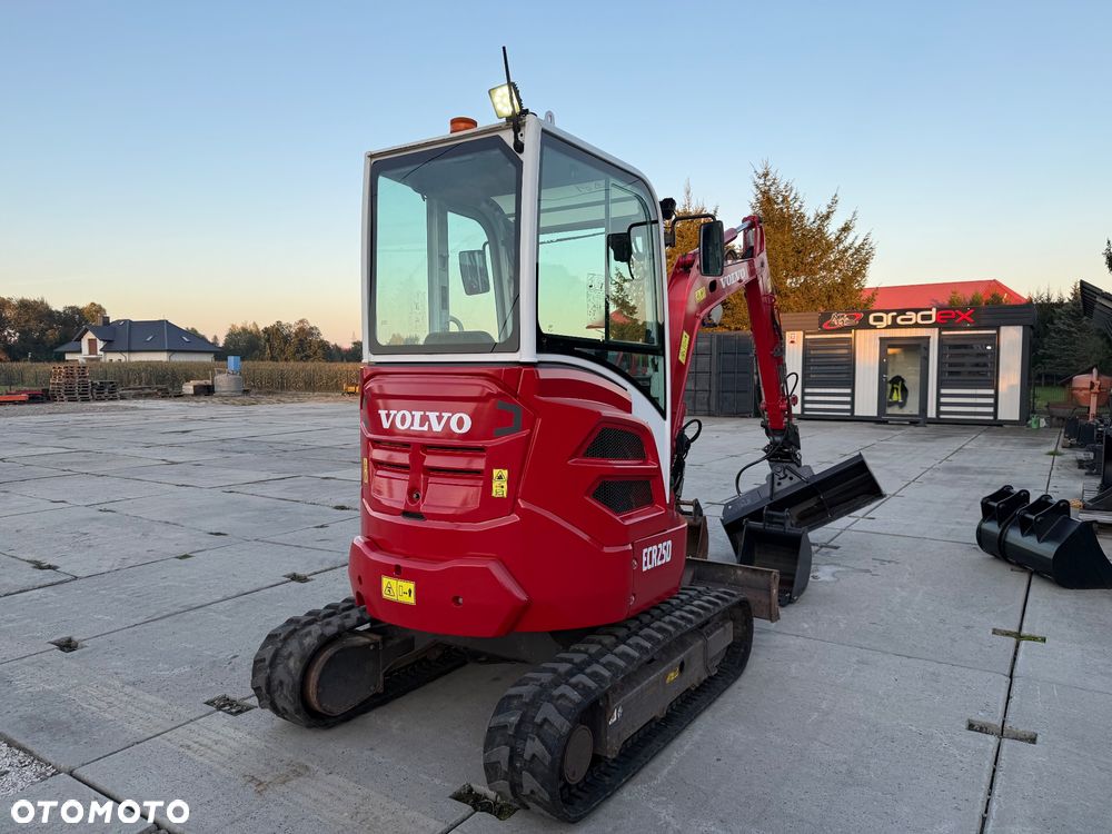 Volvo ECR25D - 4