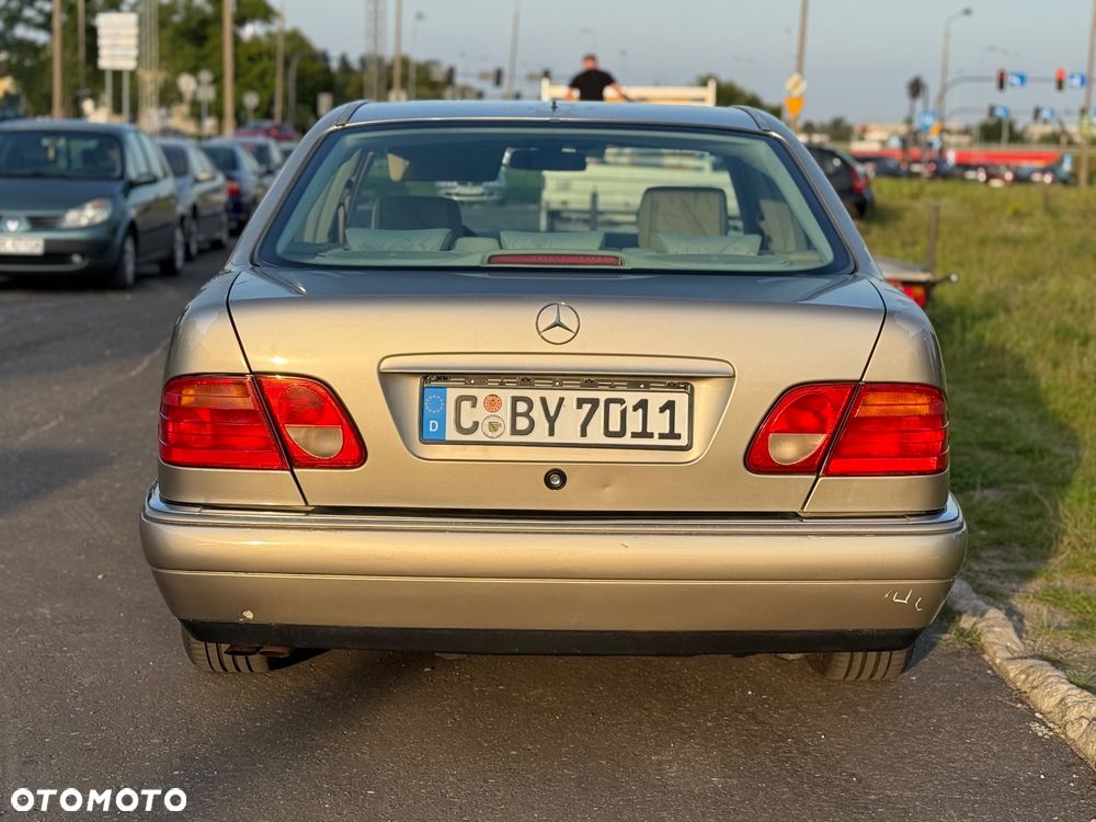 Mercedes-Benz Klasa E 280 4-Matic Elegance - 5