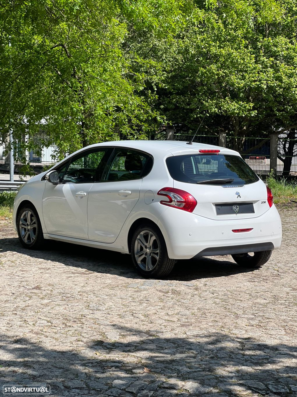 Peugeot 208 1.2 PureTech Allure - 8