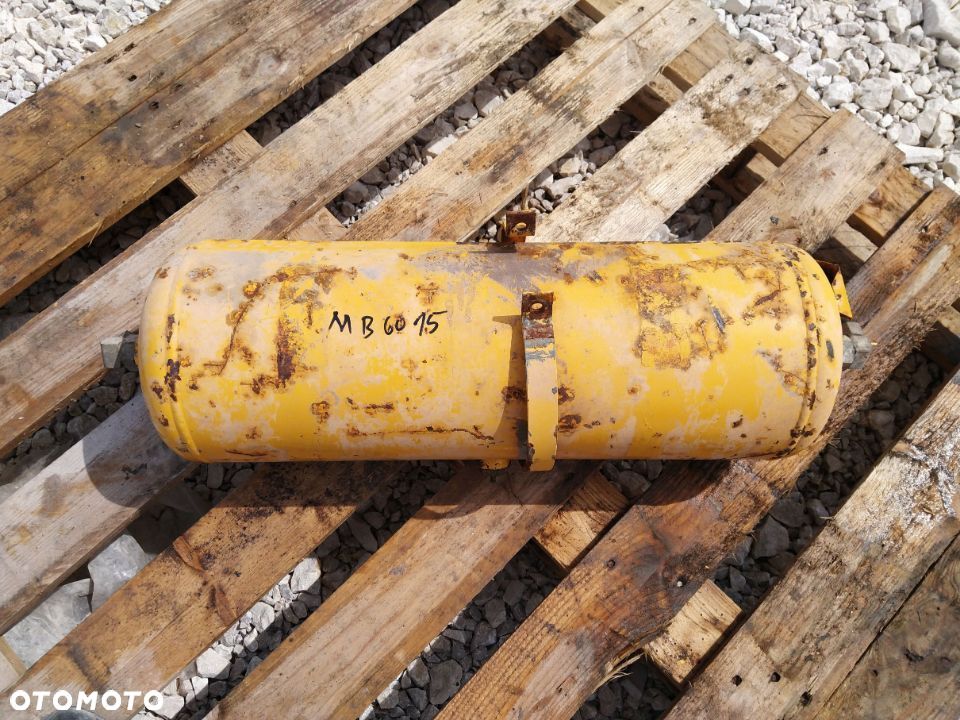 Zbiornik Hydrauliczny, zbiornik spryskiwaczy,  zbiornik powietrza Volvo A20 A25 A30 - 9