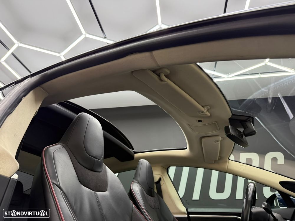 Tesla Model S - 28