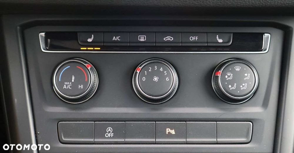 Volkswagen Touran - 25