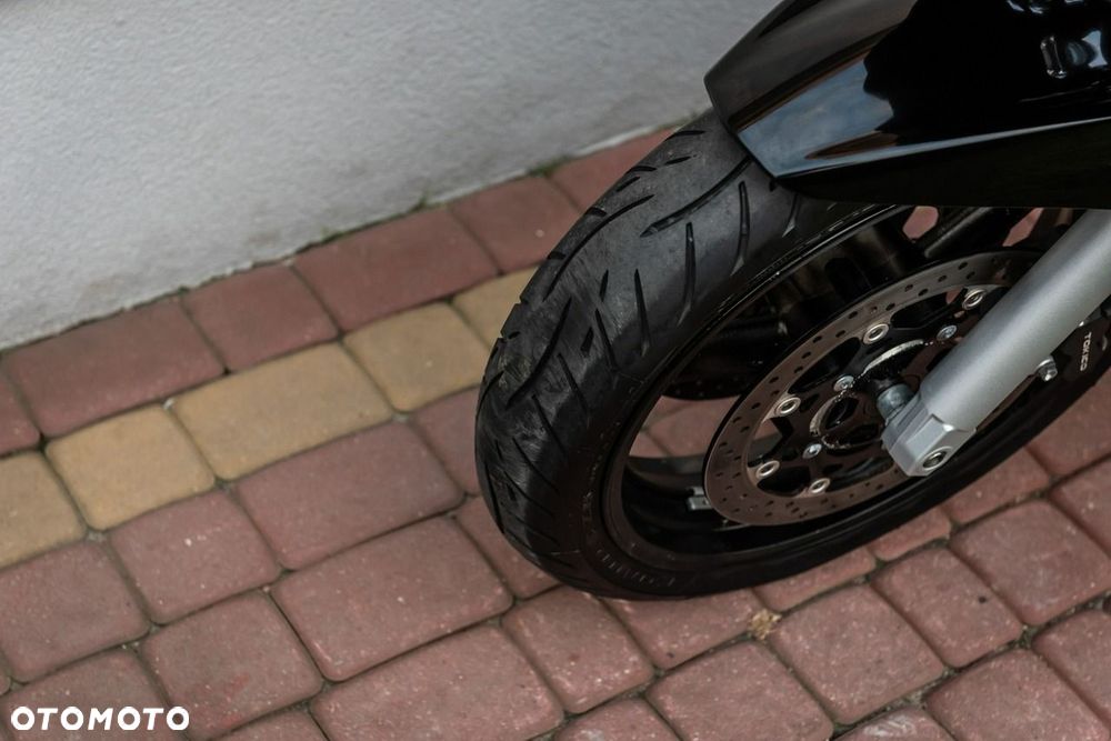 Suzuki GSX - 13