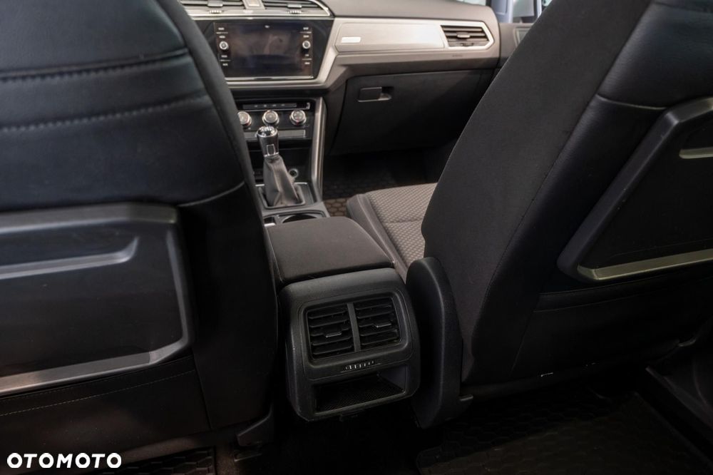 Volkswagen Touran - 34