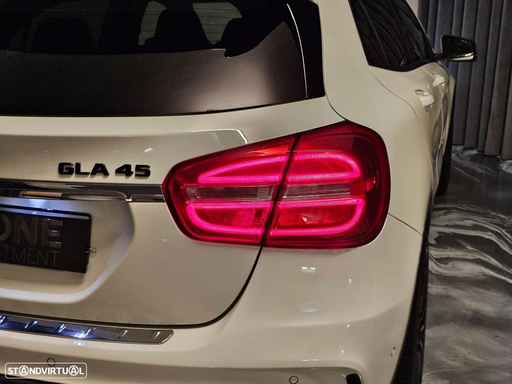 Mercedes-Benz GLA 45 AMG 4Matic Speedshift 7G-DCT - 32