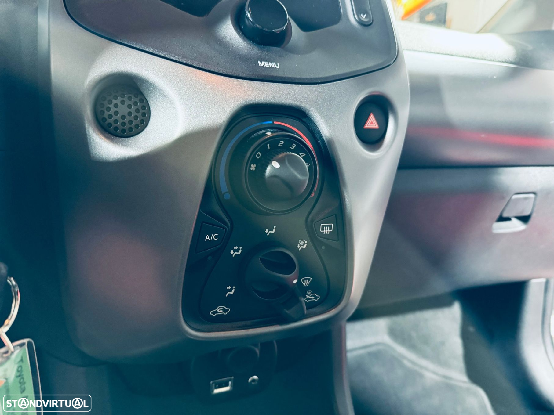 Toyota Aygo 1.0 X-Play Plus - 23
