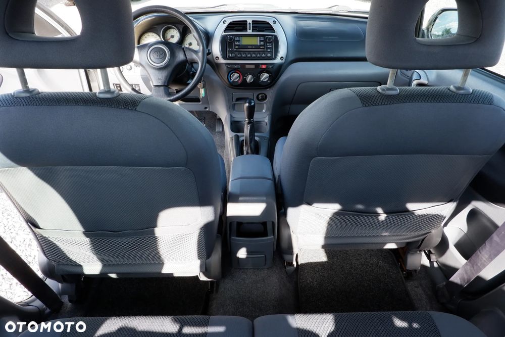 Toyota RAV4 D-4D 4x4 - 12