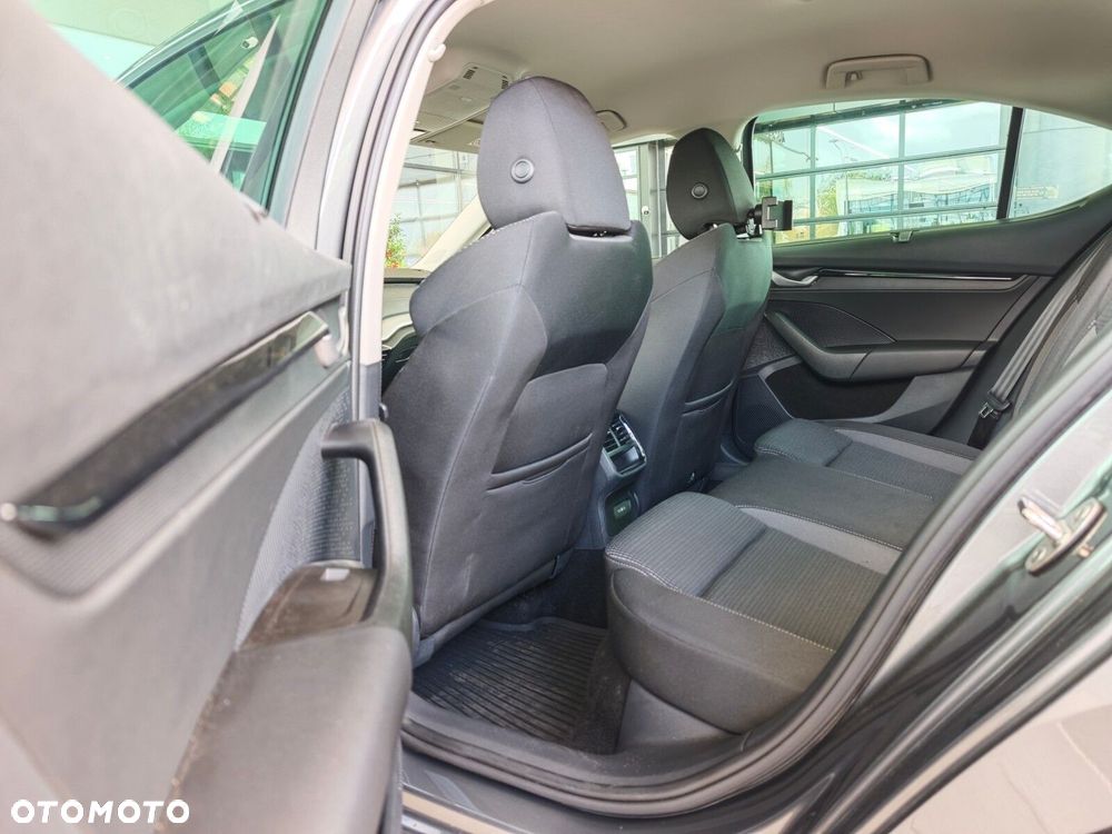 Skoda Octavia 1.5 TSI mHEV Selection DSG - 12