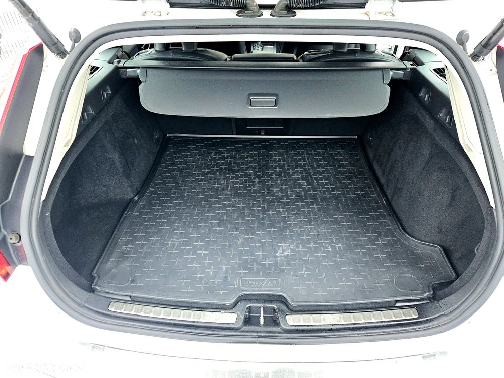 Volvo V60 D4 Momentum - 24