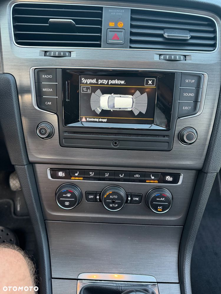 Volkswagen Golf - 18