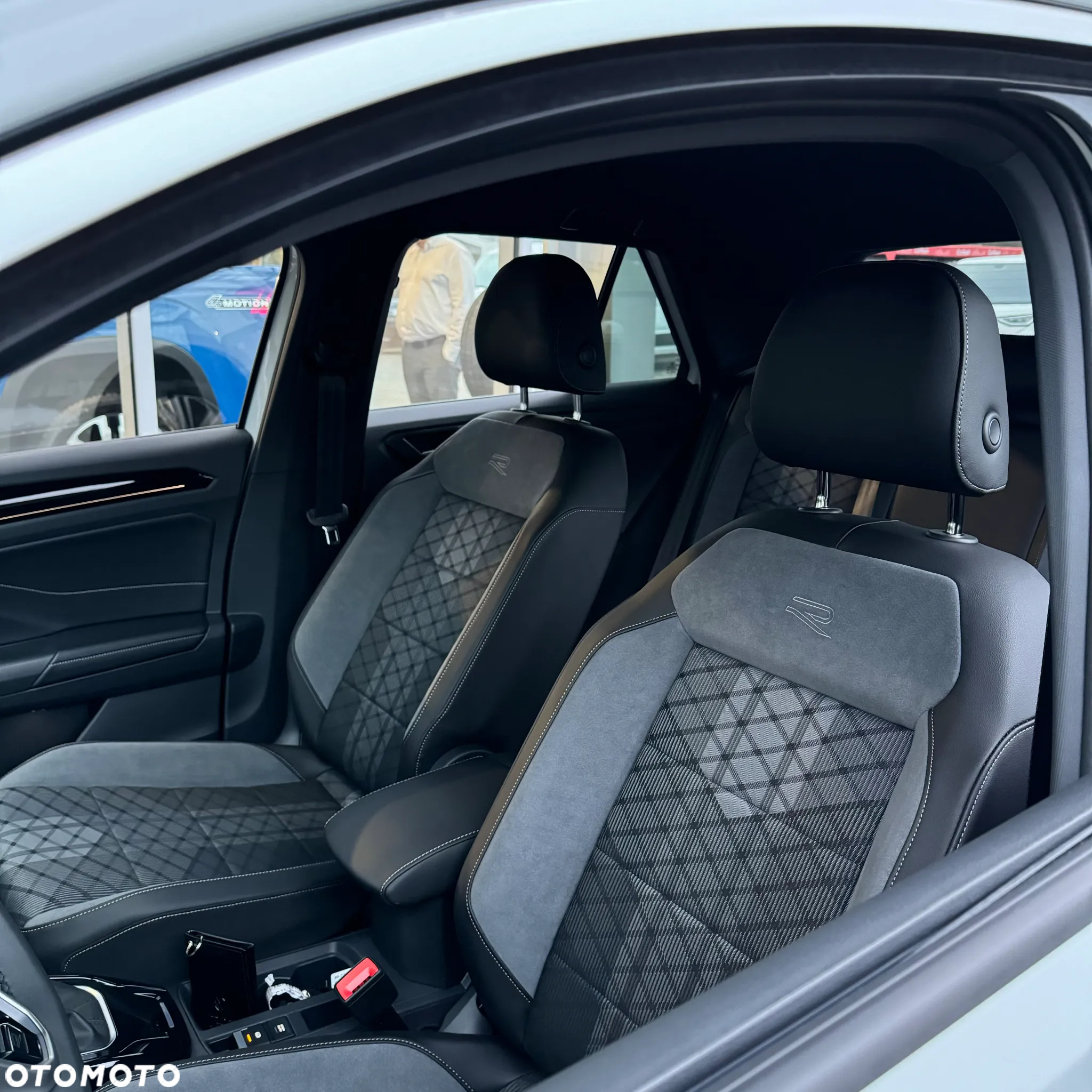 Volkswagen T-Roc 1.5 TSI R-Line Plus DSG - 14