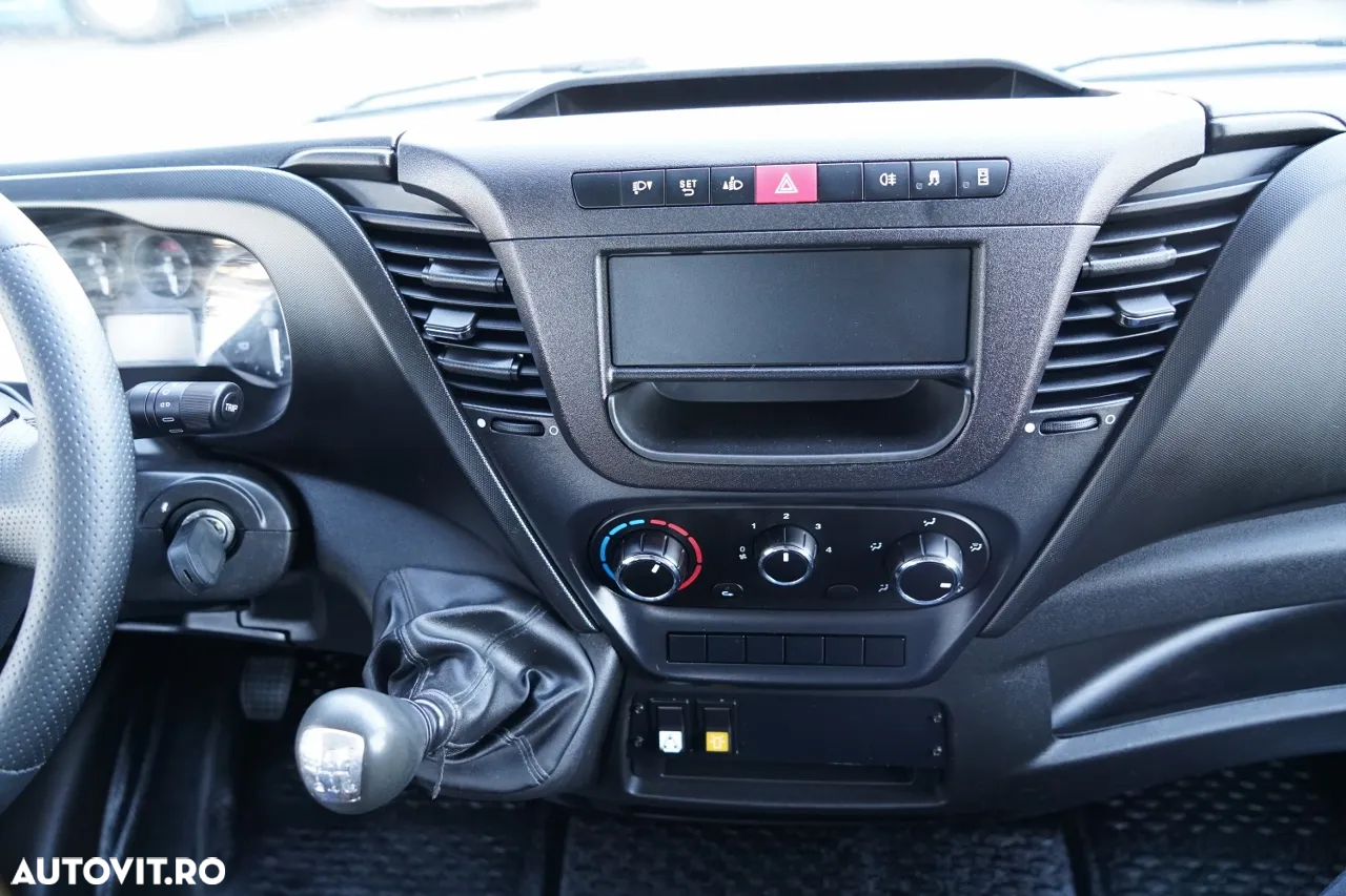Iveco DAILY 35-120 / RIDICARE 20 METRI / 4 STABILIZATOARE / MANUALĂ / 2017 - 28