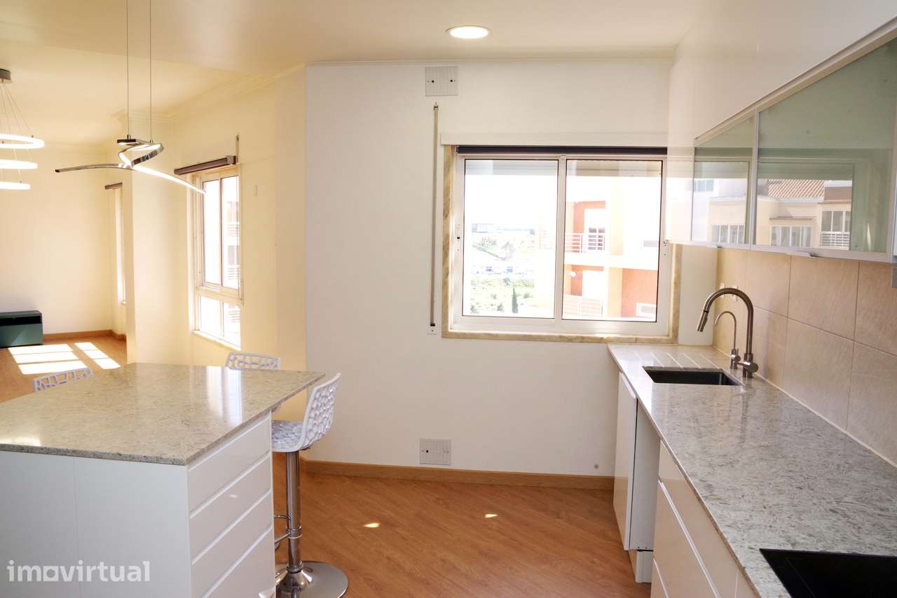 Apartamento T3 Open Space com box para 3 carros e arrecadação - Grande imagem: 4/41