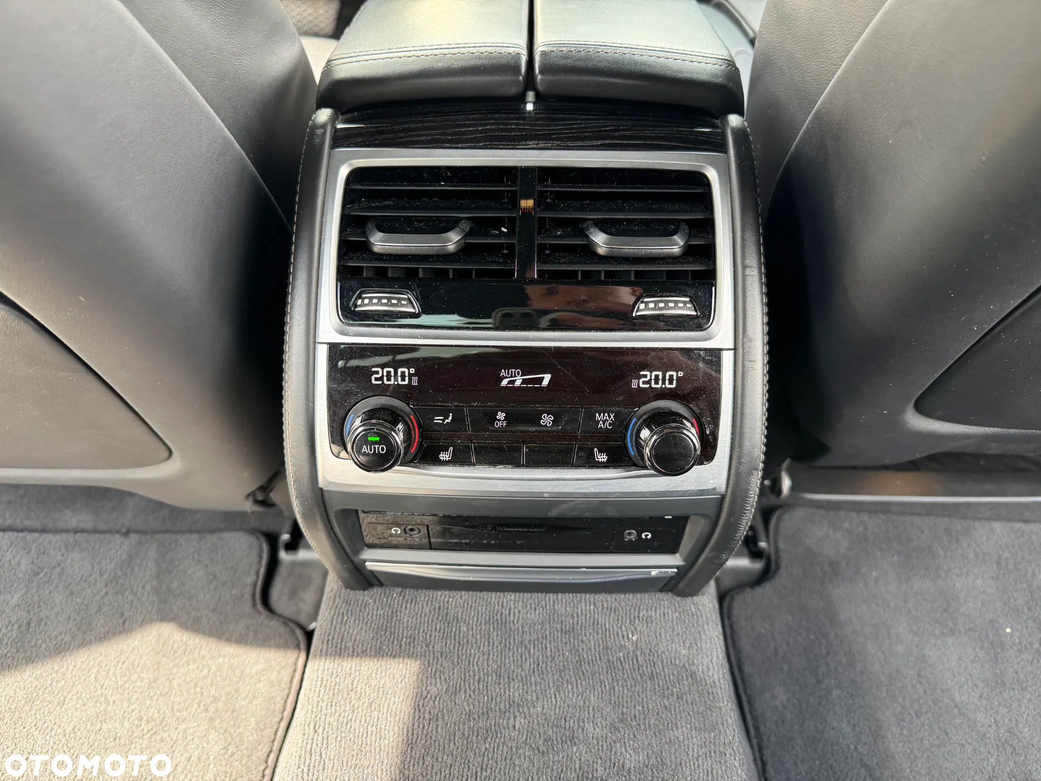 BMW Seria 7 750i xDrive - 23