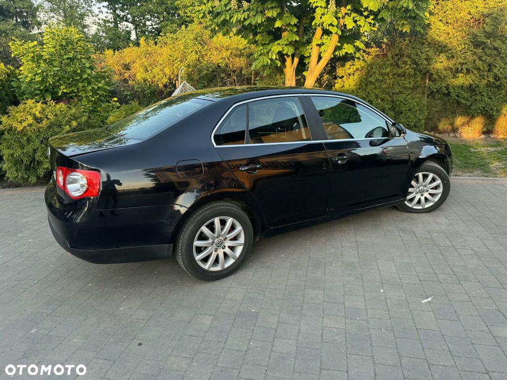 Volkswagen Jetta 1.9 TDI Comfortline - 2