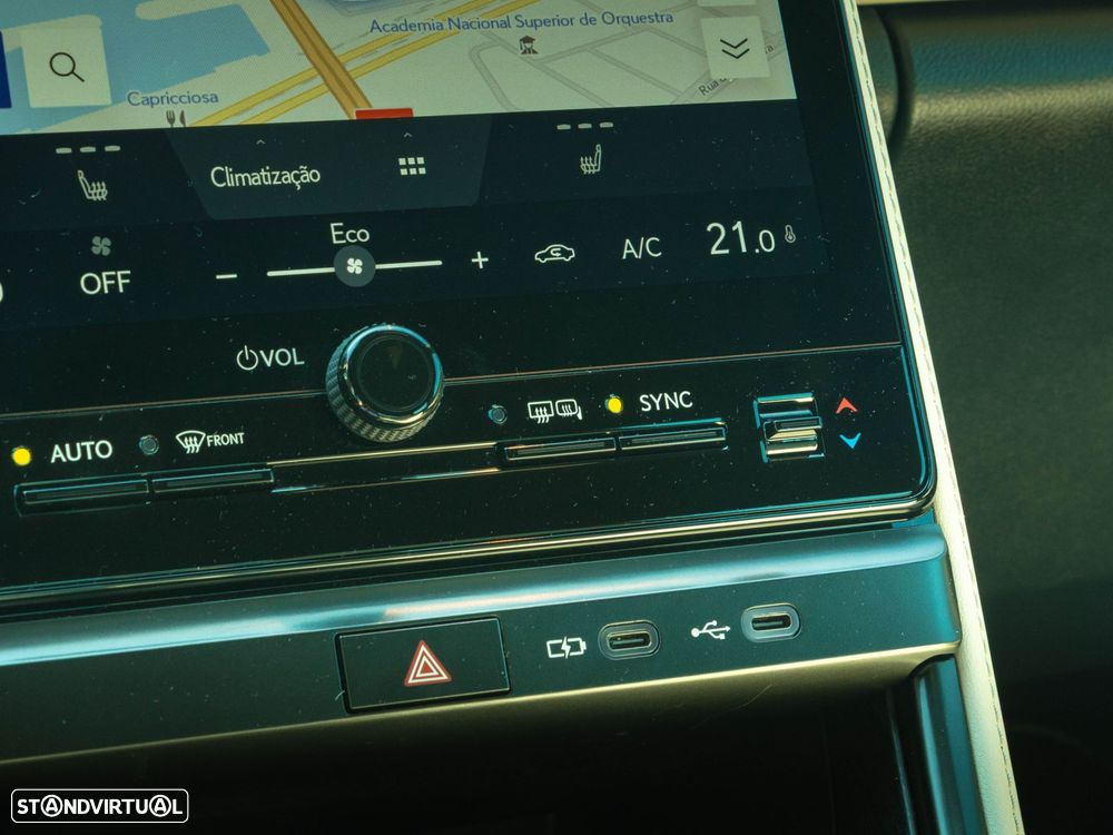 Lexus LBX Elegant - 32