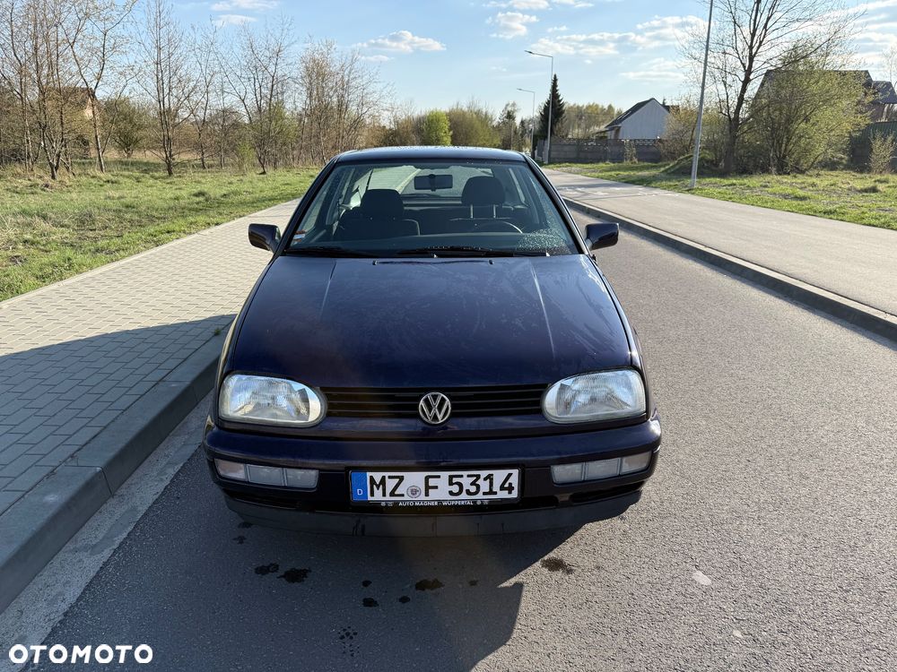 Volkswagen Golf - 1