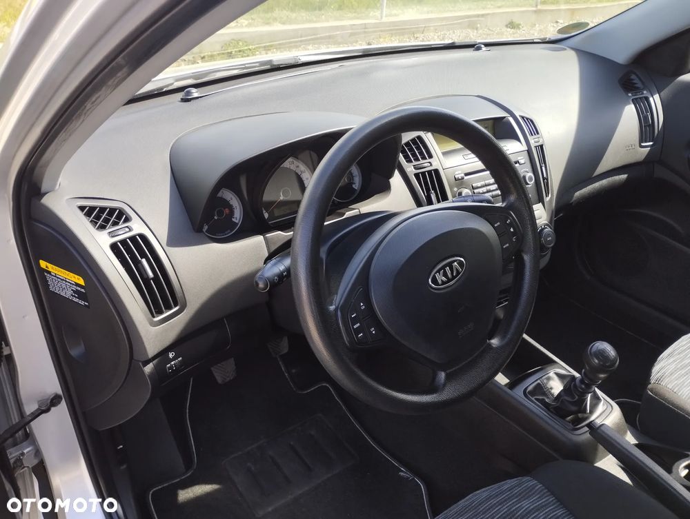 Kia Ceed 1.4 CVVT Attract - 17