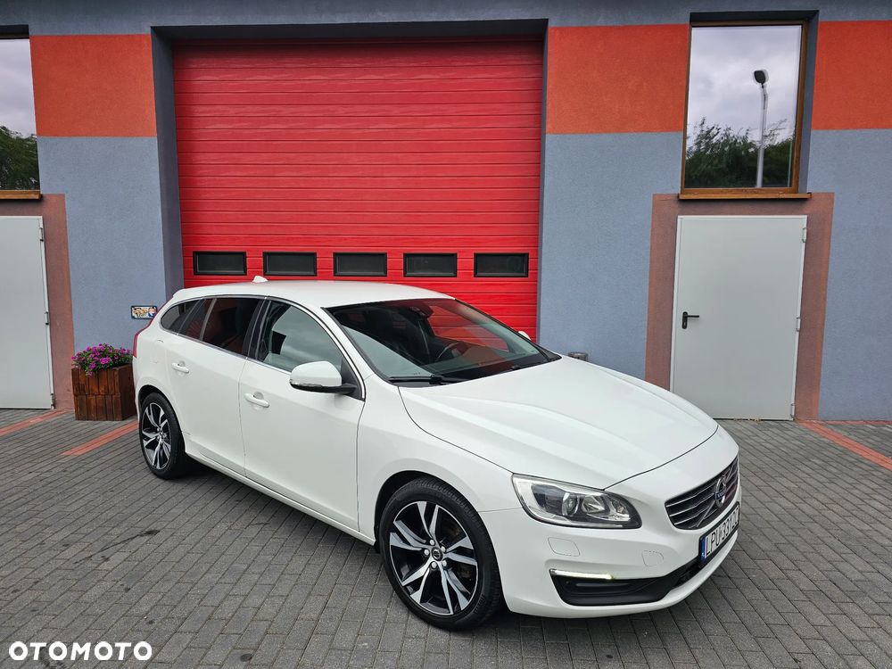 Volvo V60 D2 Drive-E Momentum - 1