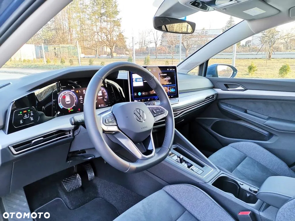 Volkswagen Golf - 8