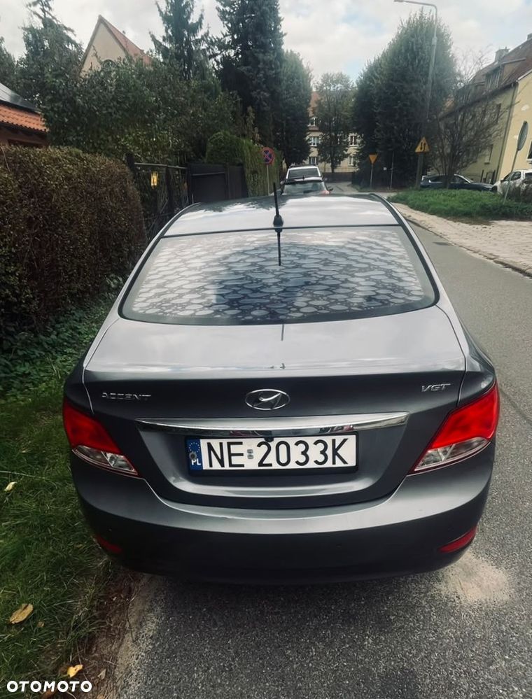 Hyundai Accent - 8