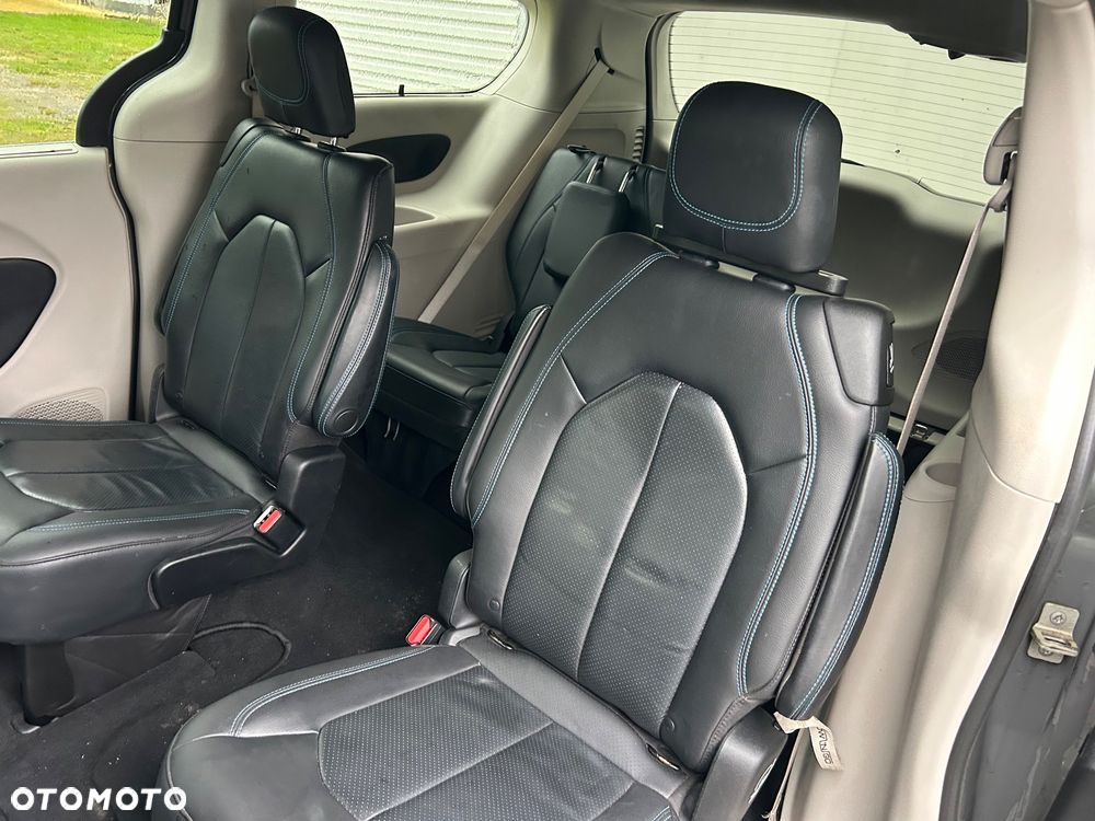Chrysler Pacifica - 15