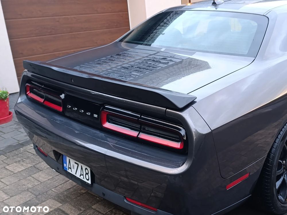 Dodge Challenger - 12