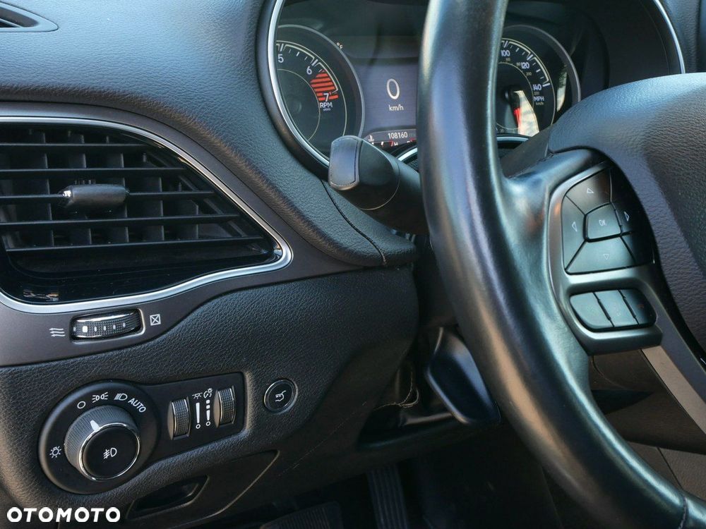 Jeep Cherokee - 16