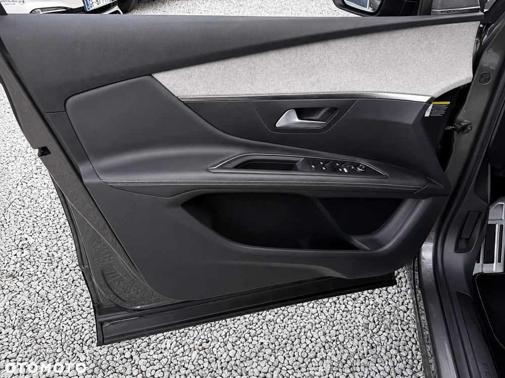 Peugeot 3008 1.6 PureTech HYbrid4 GT Line S&S EAT8 - 24
