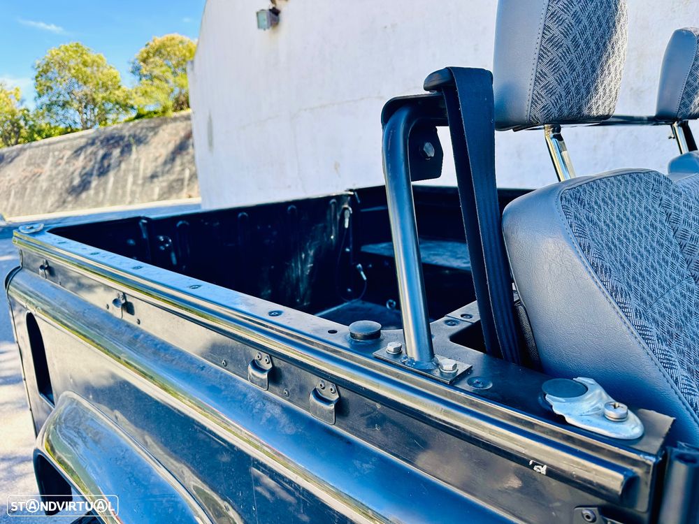 Land Rover Defender - 4