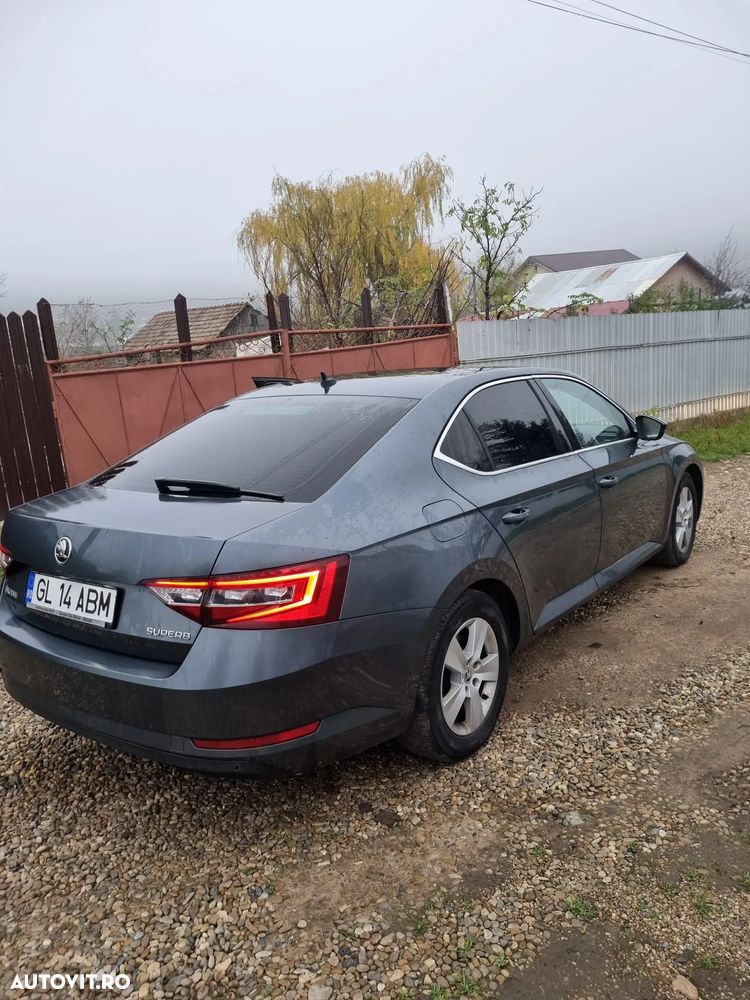Skoda Superb 2.0 TDI DSG Style - 11