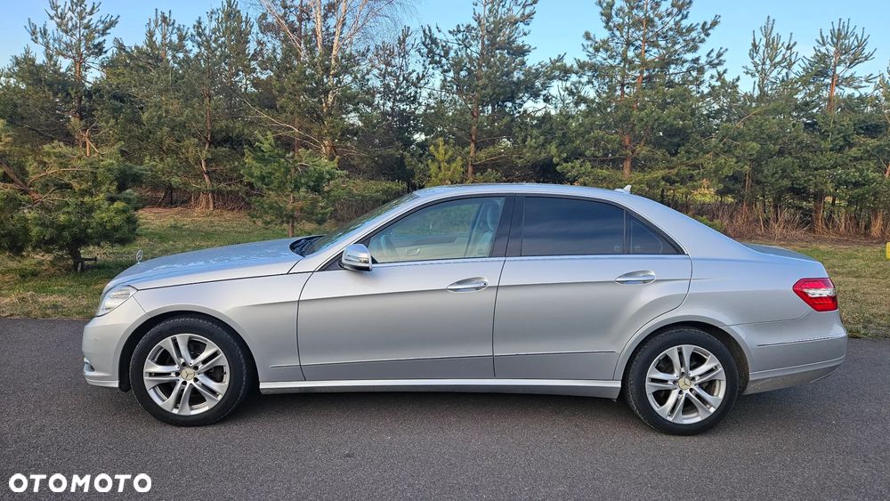 Mercedes-Benz Klasa E 300 CDI DPF BlueEFFICIENCY 7G-TRONIC Elegance - 4