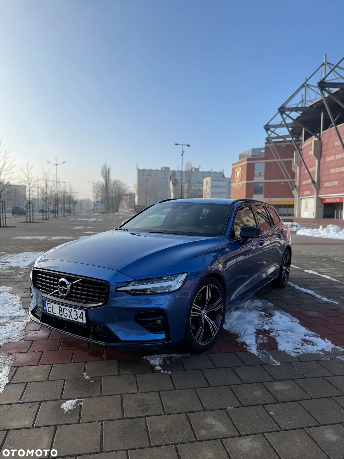 Volvo V60 D4 R-Design - 1