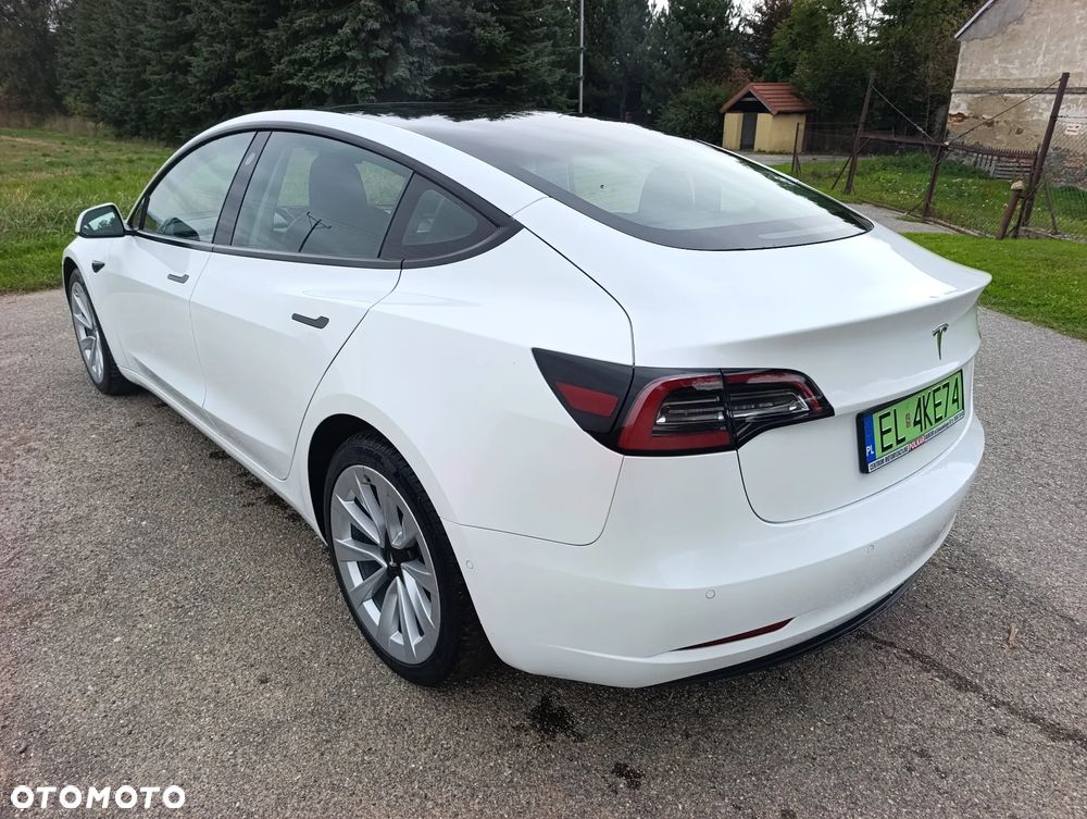 Tesla Model 3 - 5