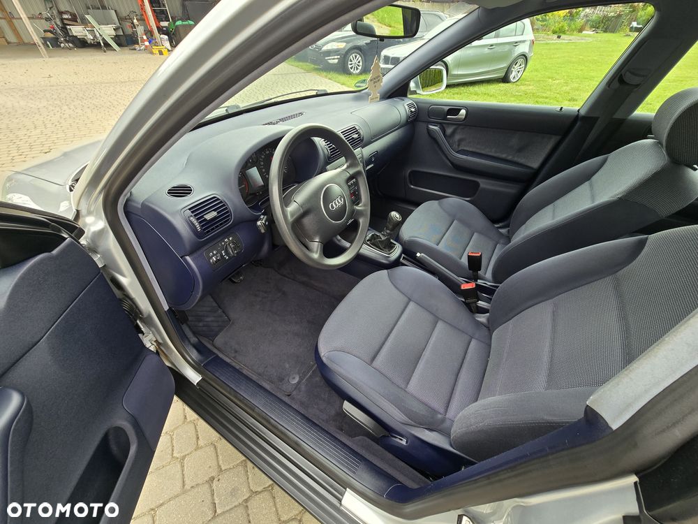 Audi A3 Sportback 1.6 Ambiente - 5
