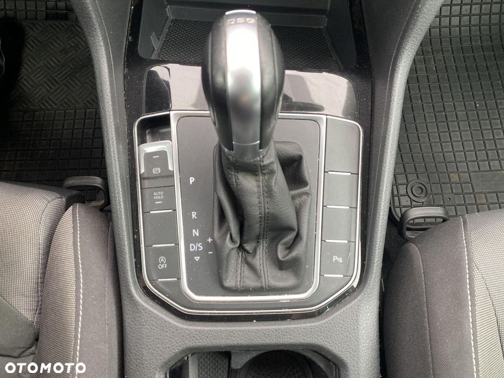 Volkswagen Golf - 22