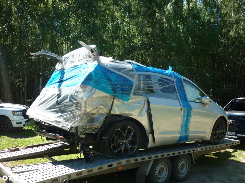 Chrysler Pacifica - 5