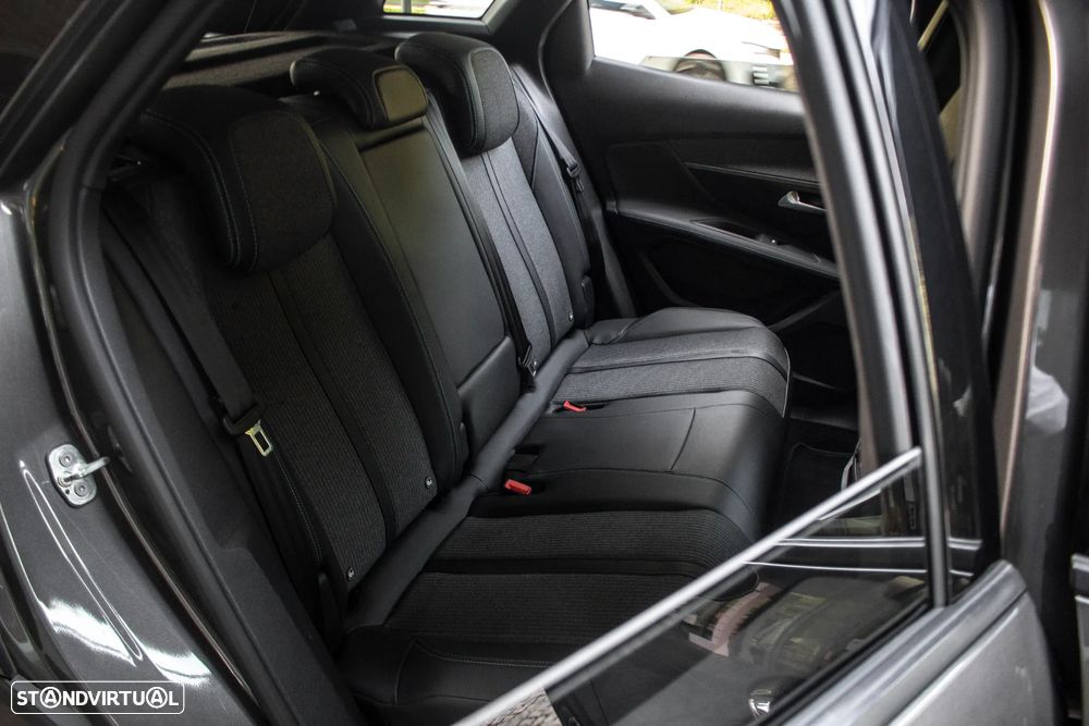 Peugeot 3008 1.6 Hybrid Allure e-EAT8 - 33