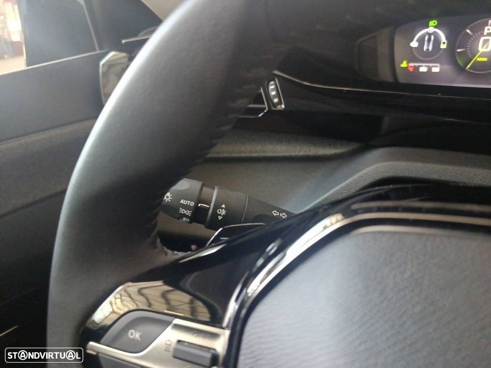 Peugeot 408 1.2 Hybrid Allure e-DCS6 - 13