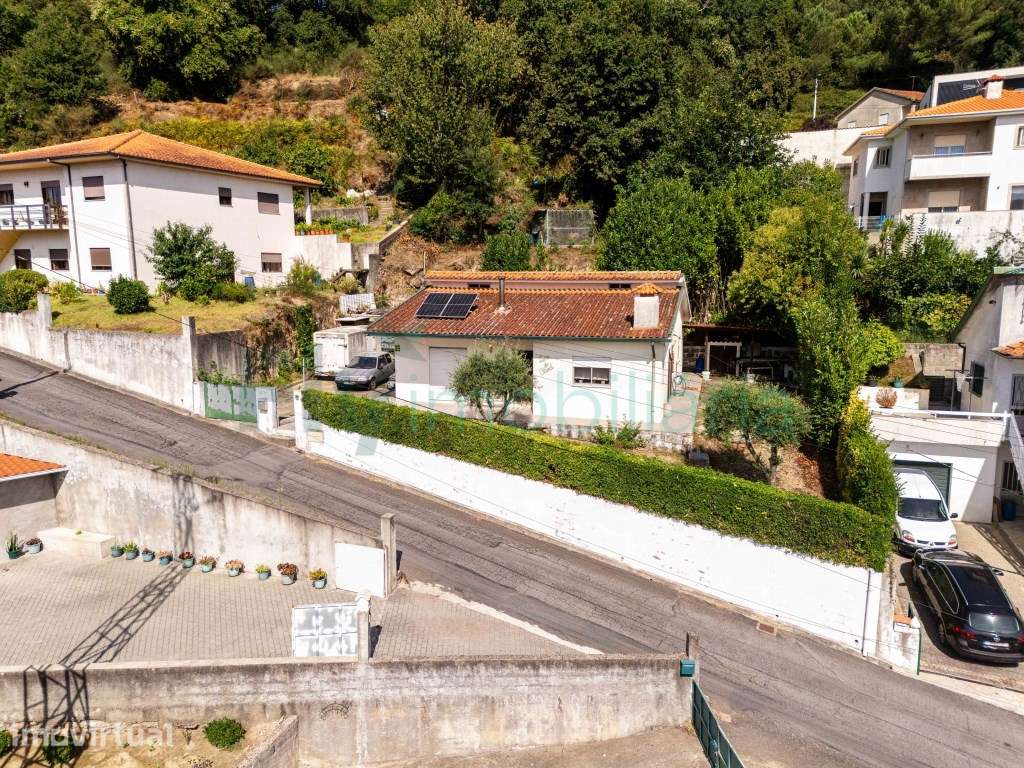 MORADIA TÉRREA COM GRANDE POTENCIAL | GARAGEM E JARDIM - Grande imagem: 4/60