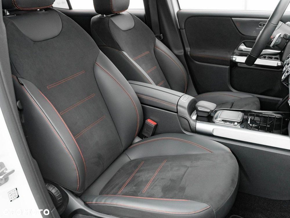 Mercedes-Benz GLB - 30